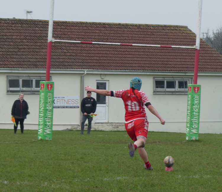 Chloe Jones lands one of her six conversions